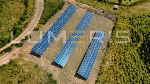 Instalação solar rural em estruturas de solo